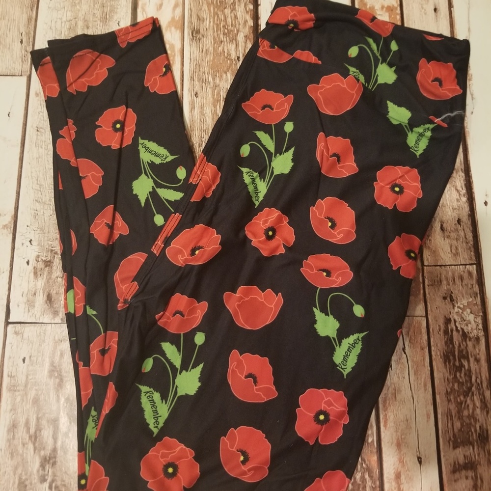 Buttery Soft Memorial Poppies leggings